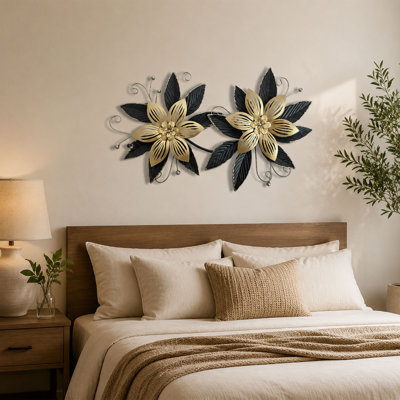 Décoration murale fleur 3D en métal avec finition noire et or