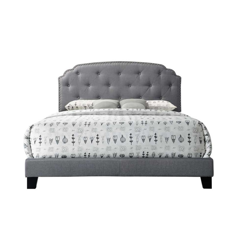 Grand lit en tissu gris avec arche et pieds robustes