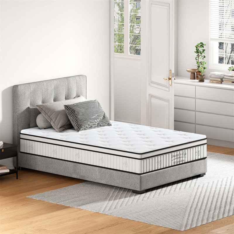 Matelas hybride confortable avec ressorts ensachés individuellement pour toutes les positions de sommeil, assurant une bonne nuit de sommeil