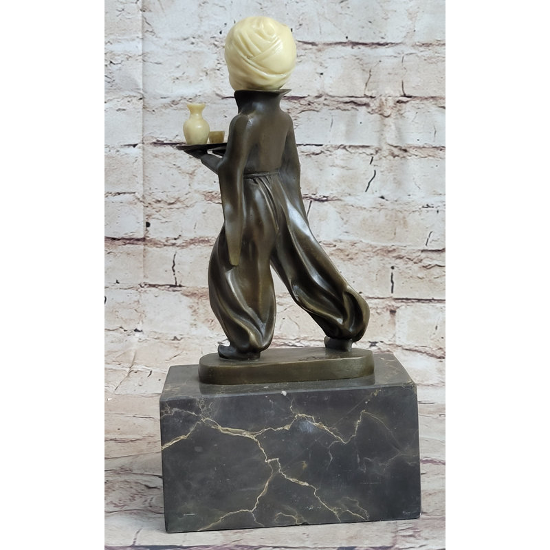 Sculpture d'un jeune garçon arabe ou indien en turban