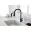 Élégant robinet d'évier de cuisine avec bec rétractable, acier inoxydable noir mat, crée une atmosphère sophistiquée en acier pulvérisé, design simple et contemporain pour les cuisines