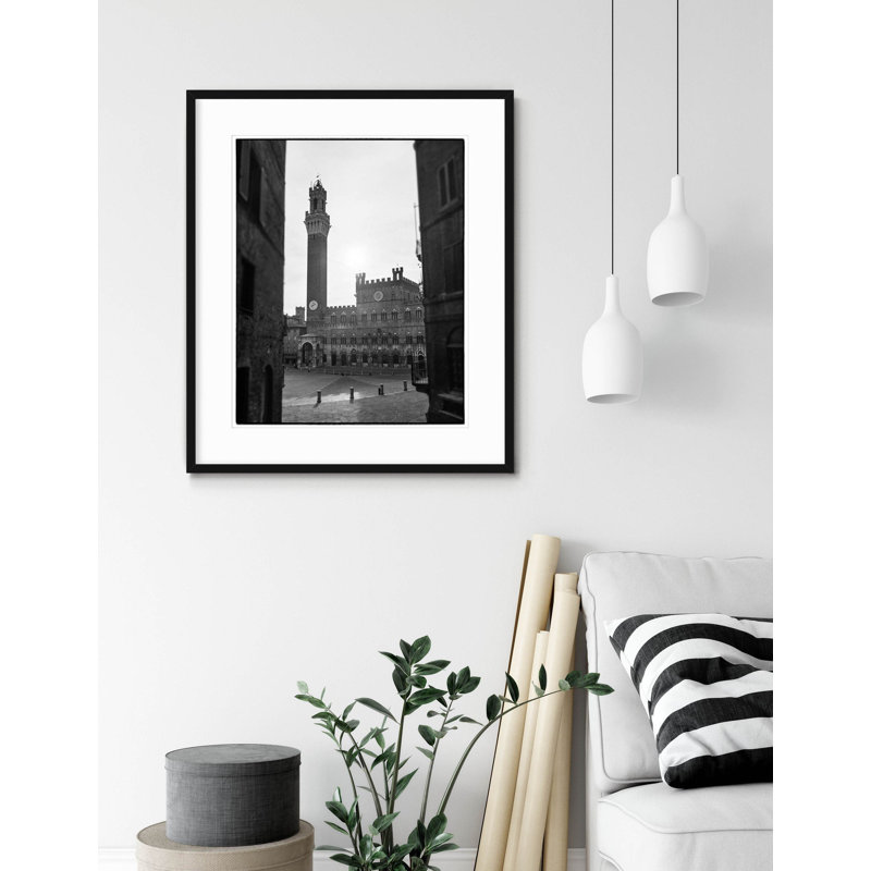Siena Palazzo - photographie encadrée sur papier, H 35,5 po x l 29,5 po, Cadre noir