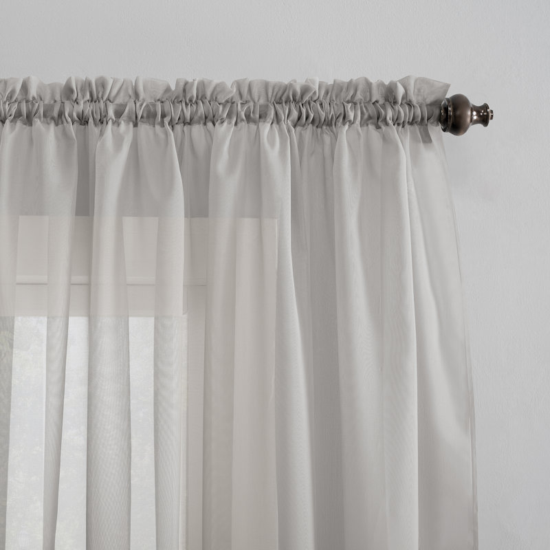 Panneau de rideau transparent avec passe-tringle Wayfair Basics® Albia, L 59 po x L 95 po, Argent argent