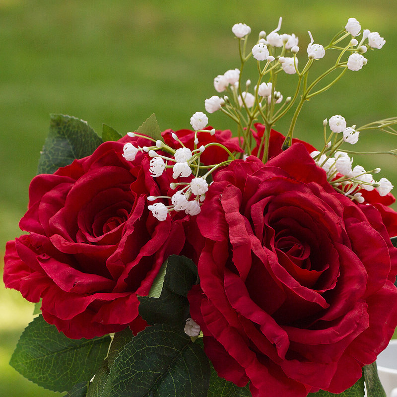 Roses en soie dans un vase, Rouge / Vert
