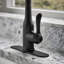 Robinet de cuisine à motif déroulant Motif-61685038