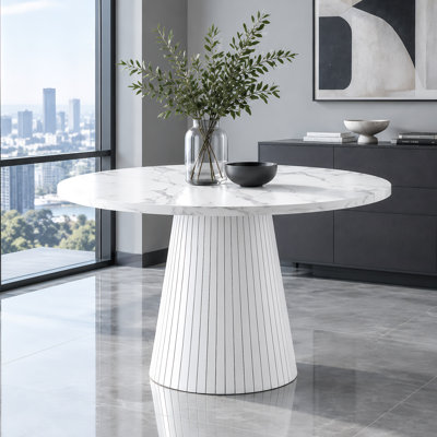 Table de salle à manger ronde de 119 cm (47 po) en placage de marbre pour 4 personnes, style ferme moderne, avec piètement en bois et finition résistante aux égratignures