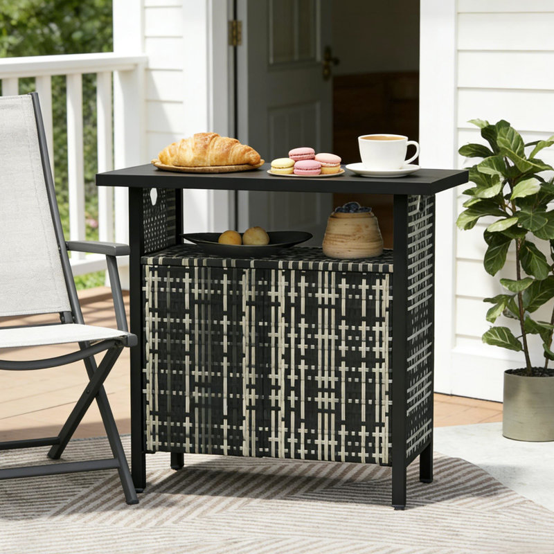 Table basse d'extérieur servant de rangement pour serviettes, offrant un espace de rangement spacieux et résistant aux intempéries - Structure en acier élégante et robuste, idéale pour une utilisation au bord de la piscine.