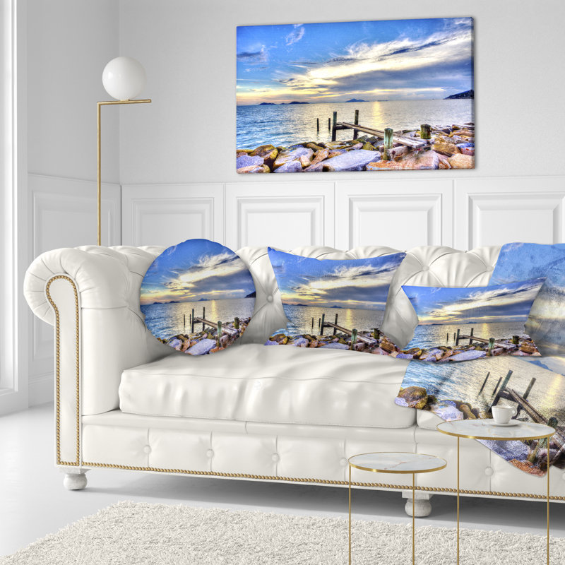 Jetée en bois Makeshift dans la mer - Oreiller imprimé Sea & Shore, 12 po x 20 po, Coussin lombaire