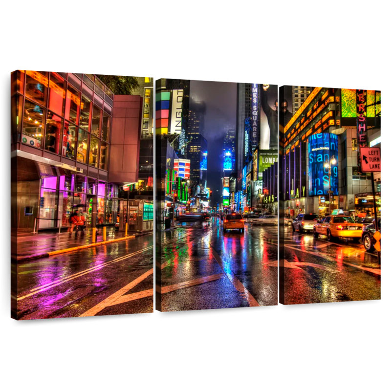 Sebbie Times Square, nuit pluvieuse, H 36 po x l 57 po