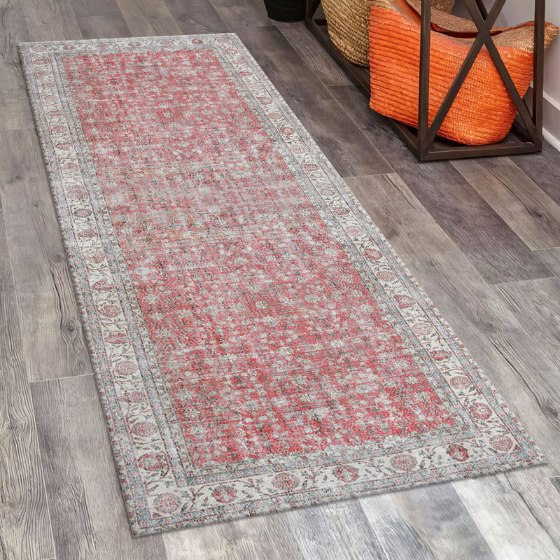Chic and Elegant Non-Woven Printed Rug with Intricate Floral Motifs Perfect for Enhancing Your Living Room or Bedroom Decor