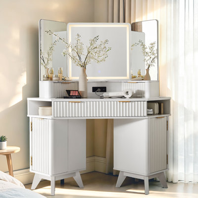 47.3" W Fluted Corner Makeup Vanity