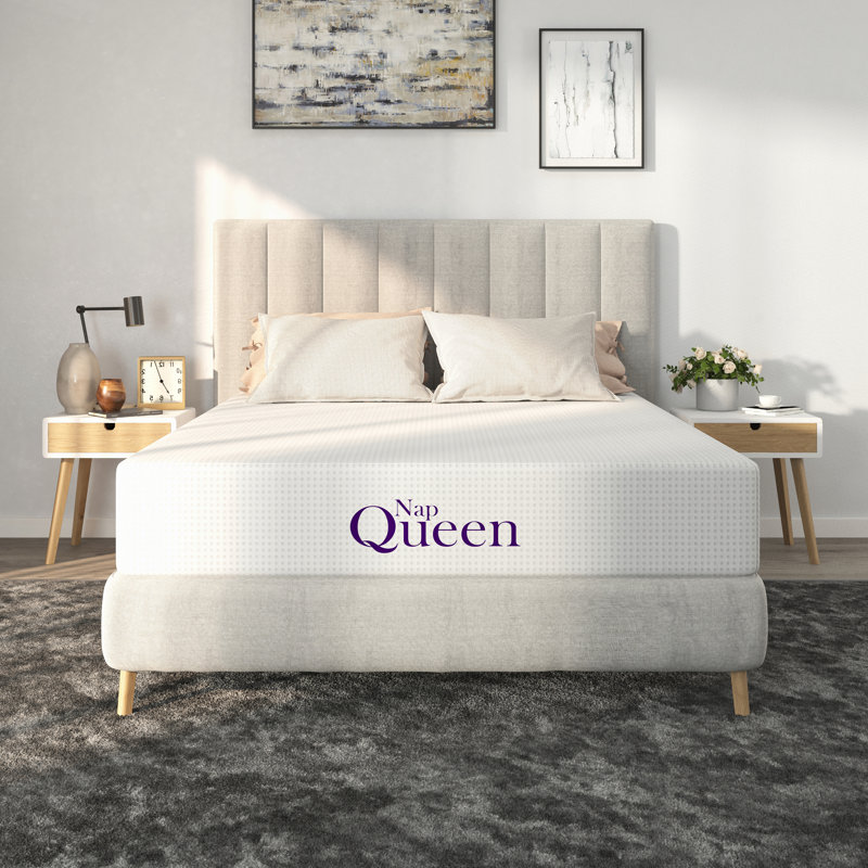 Grand matelas en mousse à mémoire de forme de 10 pouces avec infusion de charbon pour un soutien de la colonne vertébrale et un confort moyen ferme.