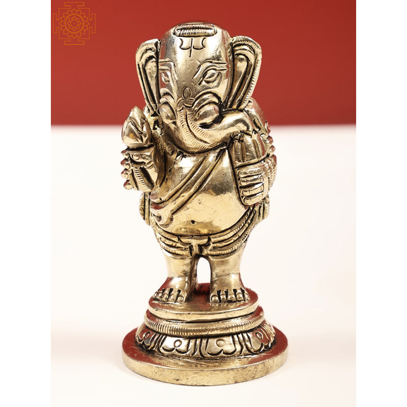 Ganesha debout avec lotus