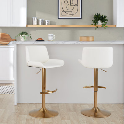 Tabouret de bar contemporain rembourré et pivotant, réglable en hauteur, 45,7 cm (L) x 49,5 cm (l) x 87,6-107,2 cm (H), similicuir et métal doré, lot de 2, blanc, repose-pieds arrondi en forme de T.
