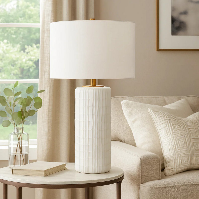 Lampe de table 28 po Mena, abat-jour tambour rond, base quadrillée blanche