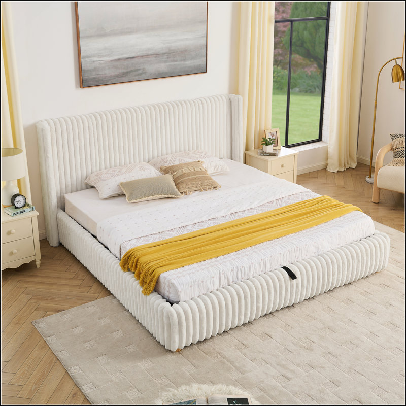 Lit de luxe très grand avec rangement à vérin à gaz, revêtement moelleux en fourrure de lapin et rayures verticales pour plus de confort et de style