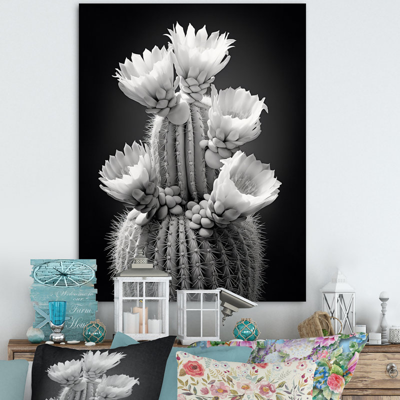 «Iyaad Grey Cactus Elegance In Mon monochrome II», reproduction sur toile, H 44 po x l 34 po x P 1,5 po, Toile tendue
