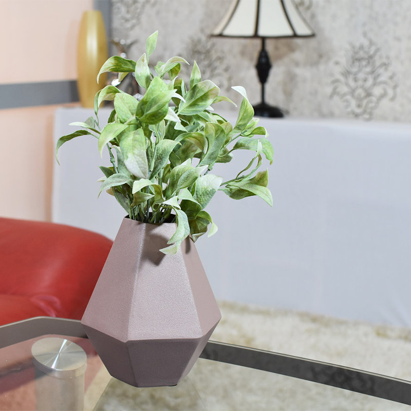 Vase de table Tuncay, Peau foncée, H 5,91 po x l 4,72 po x P 5,51 po