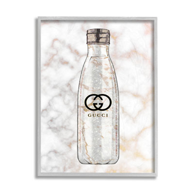 Bouteille de sport chic tendance glamour sur marbre