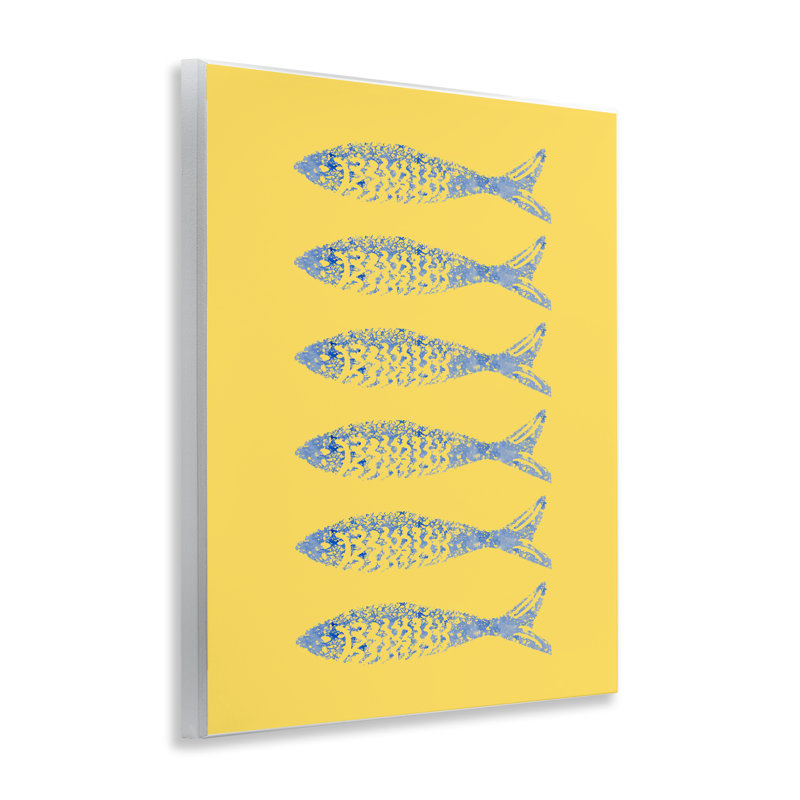 Timbres de sardine sur plaque murale jaune, design par Julie DeRice
