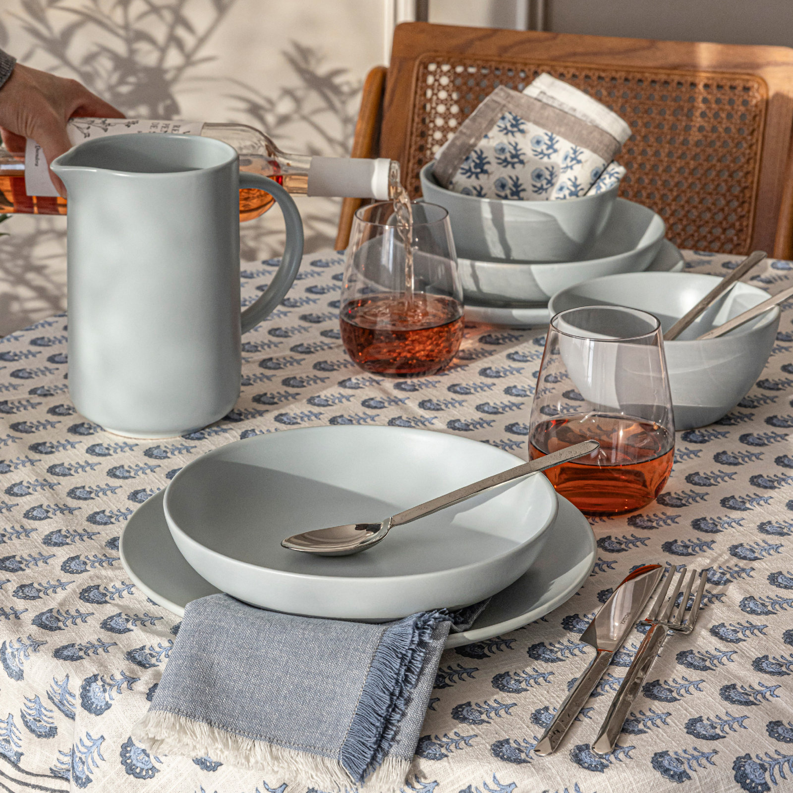 Coupe Stoneware Dinnerware Set - Service for 4, Blue