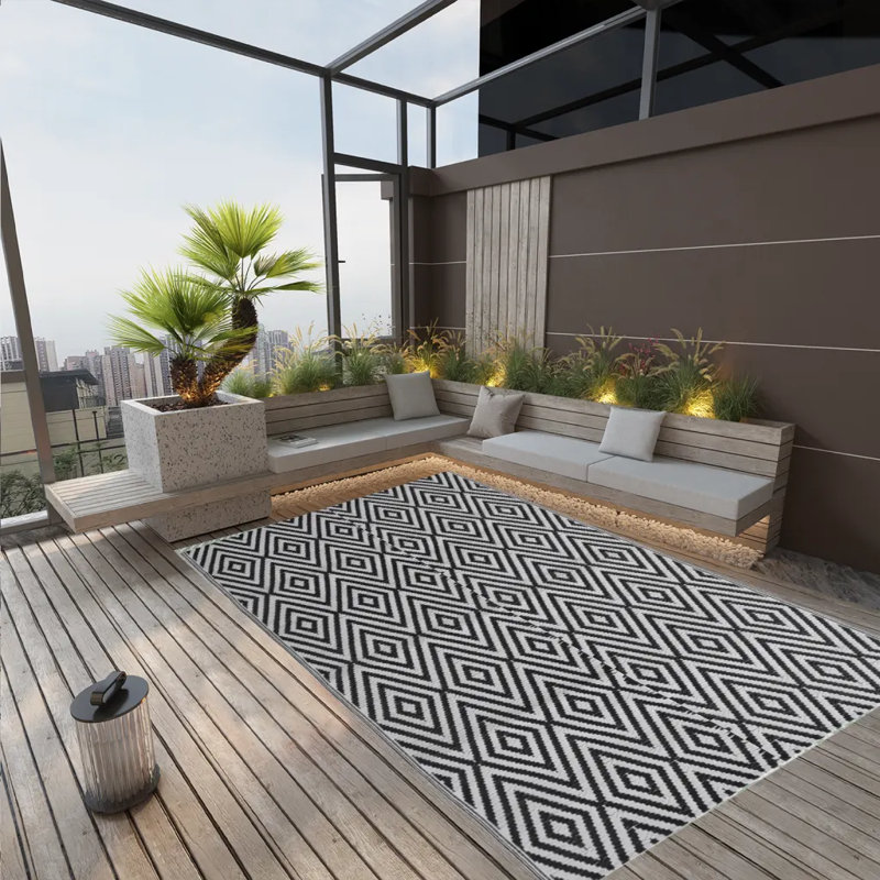 Eisenhart Floral Indoor / Outdoor Area Rug, Rectangle 140 x 200cm