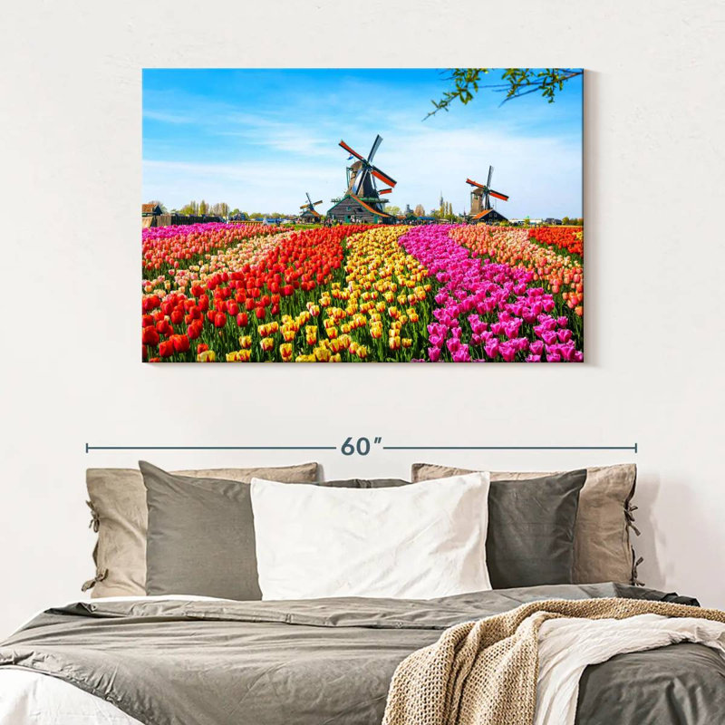 Harnek Windmills Beyond Tulips, H 32 po x l 48 po