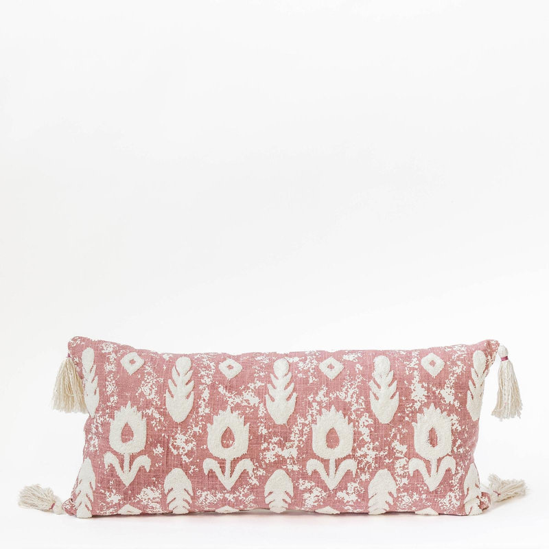 Coussin avec pampilles, H 12 po x l 28 po, Rose, Forme rectangulaire