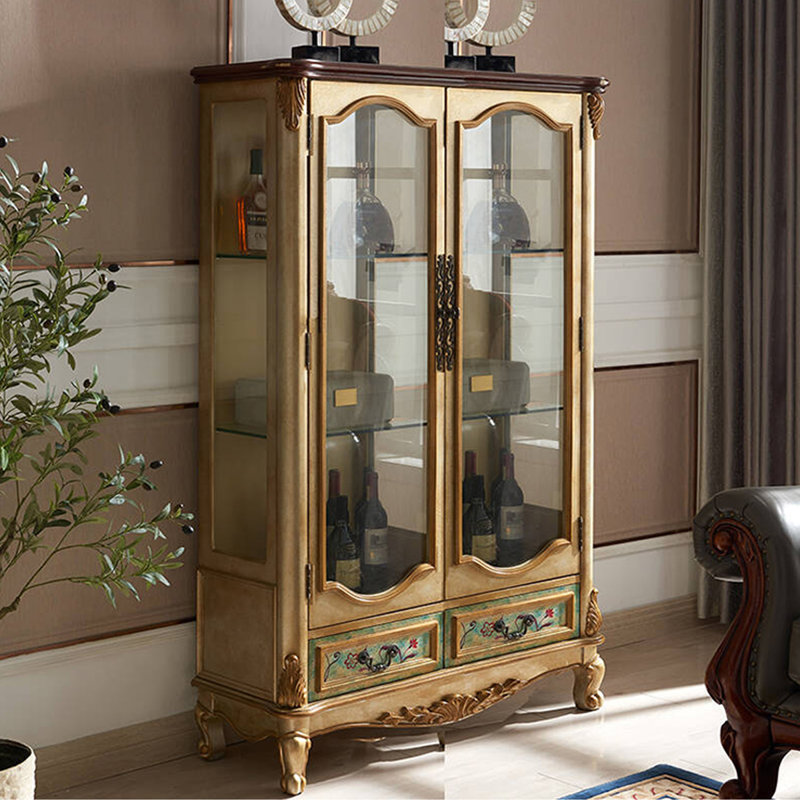 Or massif + bois manufacturé + vitrines, Doré