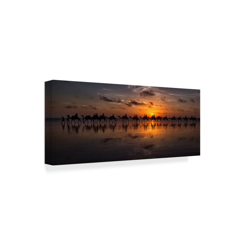 «Sunset Camel Safari» par Martella, reproduction de photo sur toile tendue, H 20 po x l 47 po x P 2 po