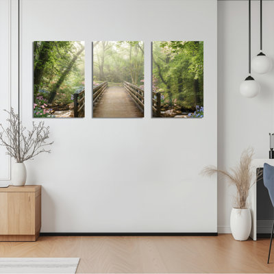 Ensemble de 3 toiles murales représentant un paysage de pont forestier, idéales pour la décoration du salon et de la chambre.