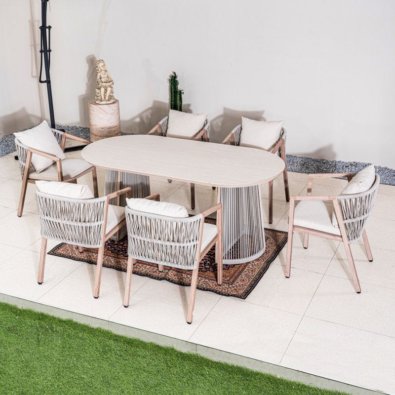 Ensemble repas pour 6 personnes avec coussins