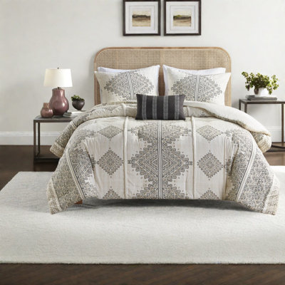 Luxurious Bedding Sets, Polyester Comfort, Global Inspired King Size