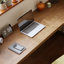 Bureau en bois massif brun et noir en forme de L-2052285612-2052285611