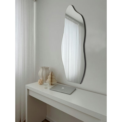 Miroir tout en courbes avec cadre profond