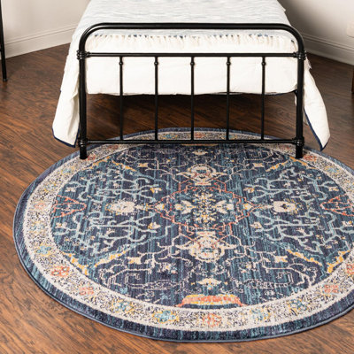 Tapis bleu marine à motif floral Alkire