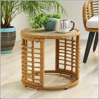 Table d'appoint tissée en rotin avec surface lisse et fabrication robuste TATIana