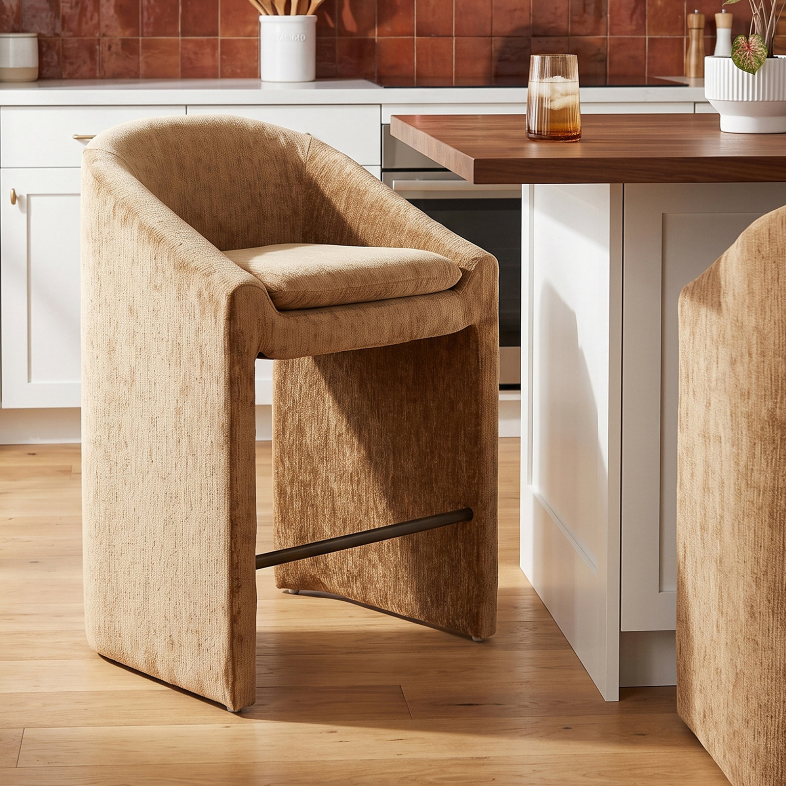 Oshawa Bar Stool, Counter Stool (26.8" Seat Height), Amber