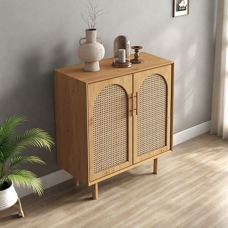 Buffet moderne en pin naturel avec portes en rotin