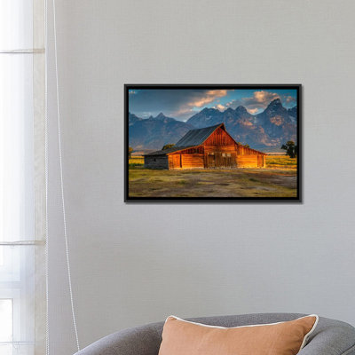 " Old Barn " by Sergio Lanza