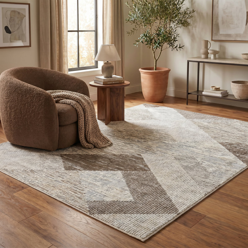 Tapis à motif géométrique beige / brun de 7 pi x 10 pi (6 pi 7 po x 9 pi 6 po) Branch Branch Lira
