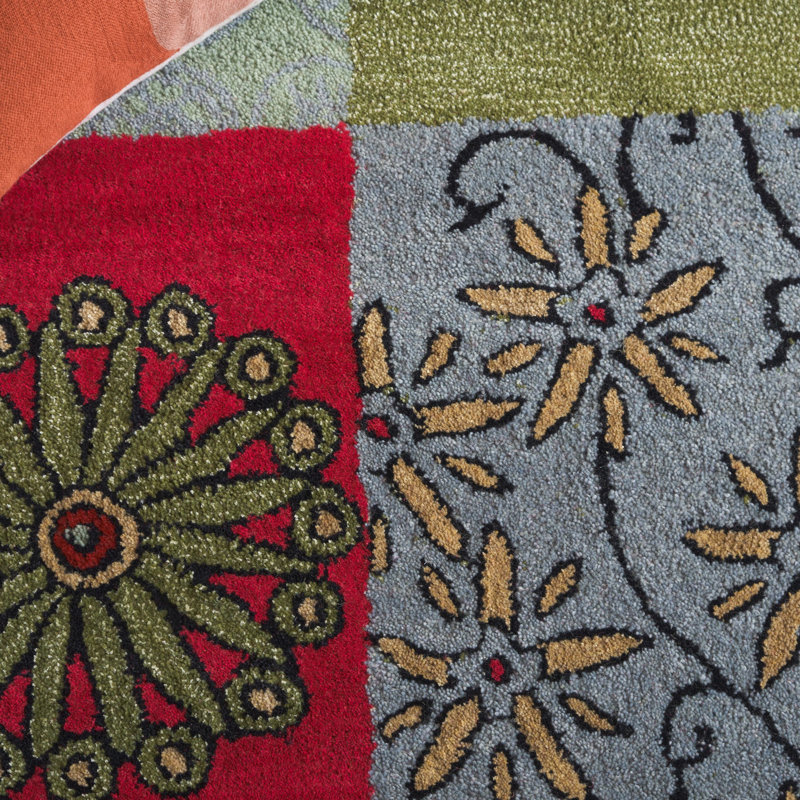 Soho Hand Tufted Wool And Viscose Floral Rug, Rectangle 5' x 8'