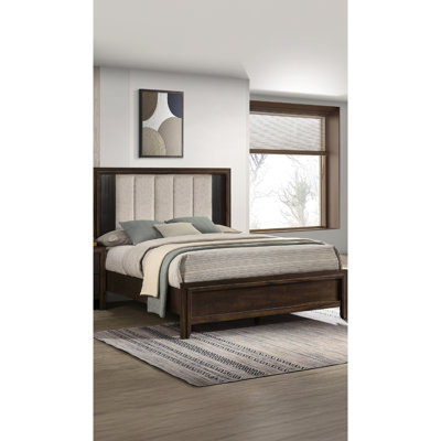Grand lit, tête de lit tapissier, charme rustique, finition bois riche, esthétique contemporaine, style 1pc dans les tons bruns,