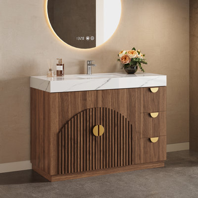 Meuble-lavabo autoportant 48 po Mid-Century avec plateau en pierre frittée, armoire de rangement en bois avec porte cannelée et 3 tiroirs
