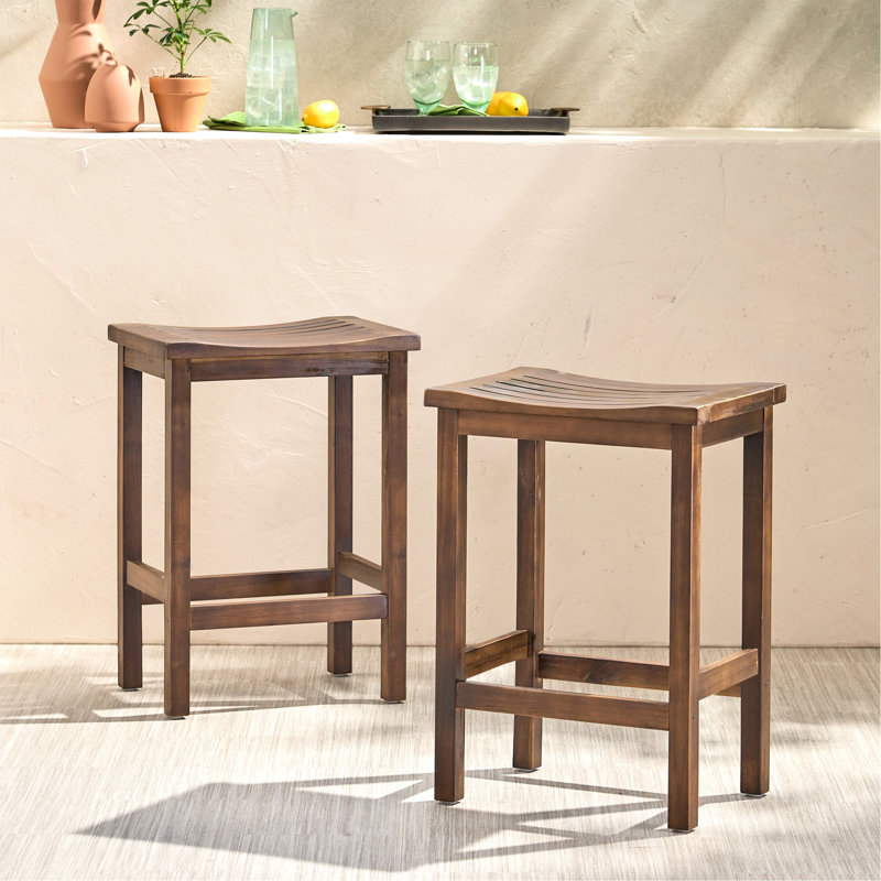 Extérieur, tabouret de comptoir 2 pièces, bois, brun, sièges subtilement courbés, tabourets sans dossier en bois brun de stabilité pour une utilisation intérieure / extérieure, de 2, météo et élégance