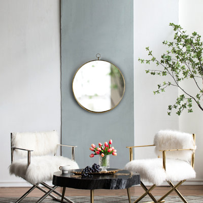 Miroir doré 24 po x 28 po avec cadre en fer. Ajoutez un élément glamour à votre salon, votre chambre à coucher, votre meuble-lavabo, votre entrée et votre couloir. Élégant