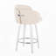 Tabouret de bar pivotant à hauteur fixe en bois blanc et similicuir crème avec repose-pieds ronds chromés, lot de 2