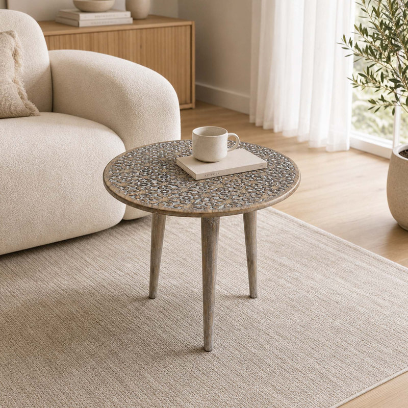 Table d'appoint ronde fabriquée à la main en bois de manguier avec plateau floral sculpté