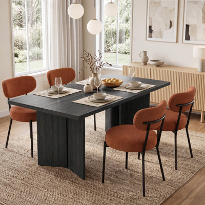 Table de salle à manger rectangulaire en bois Alyria de 63 po avec 4 chaises de salle à manger en cuir bouclé Sherpa