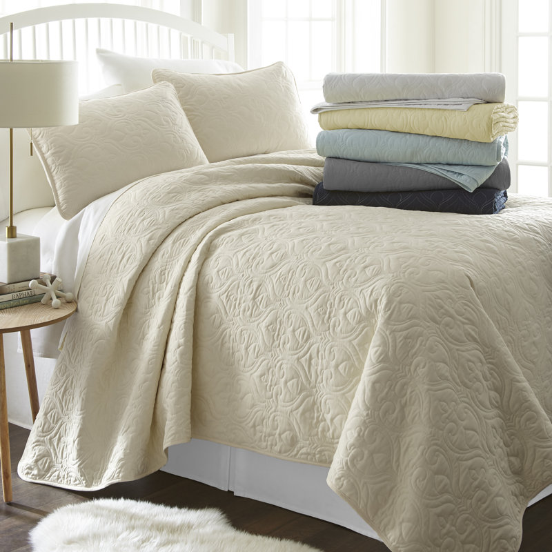 All Season Lightweight Soft Damask Quilt Set by Simply Soft, Ivory, Twin/Twin XL Quilt + 1 Standard Sham